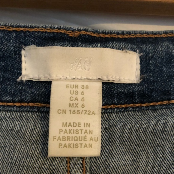 H&M size 6 mid rise jean - Picture 3 of 4